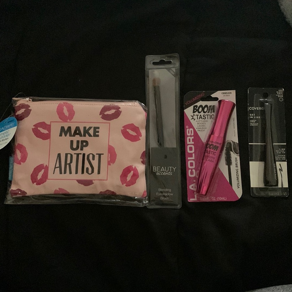 🛍3/$25🛍Makeup purse & kit!!!